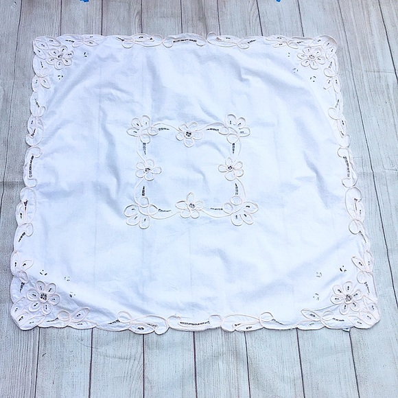 Battenberg lace NWOT square cottagecore small 33” x 33” topper tablecloth - Picture 2 of 15